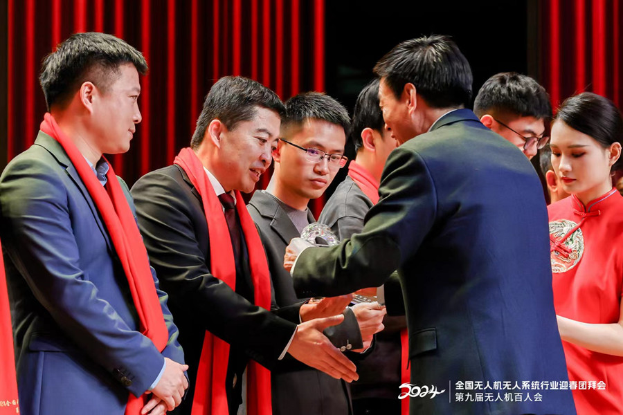 格瑞普榮獲2023年中國(guó)無人機(jī)低空經(jīng)濟(jì)標(biāo)桿企業(yè)